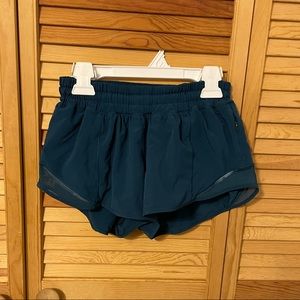 Lululemon Hotty Hot 2.5” Shorts, Size 4, Nile Blue color